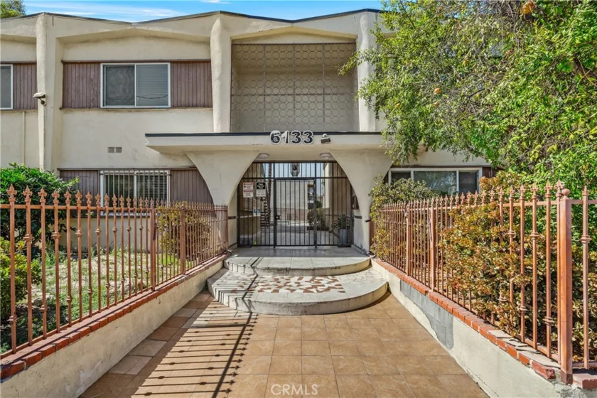 6133 Whitsett Avenue #17 photo 1