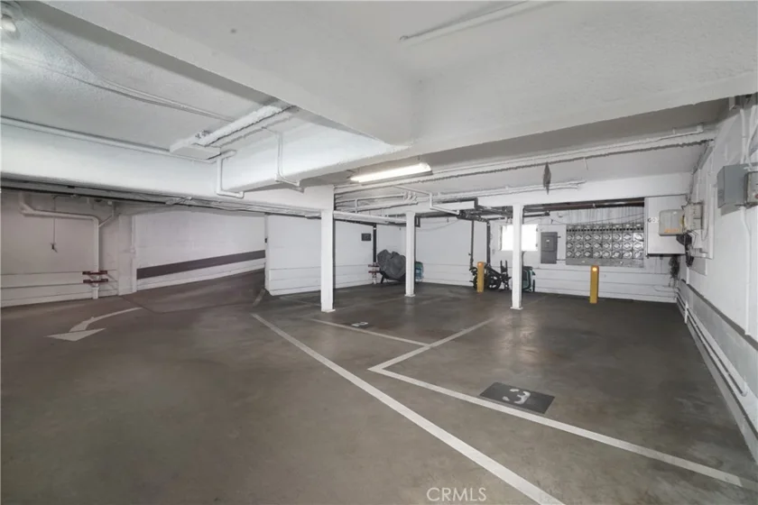 1405 E 1st #10 photo 20