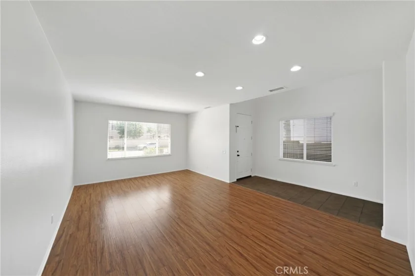 38090 Sherwood Street photo 8