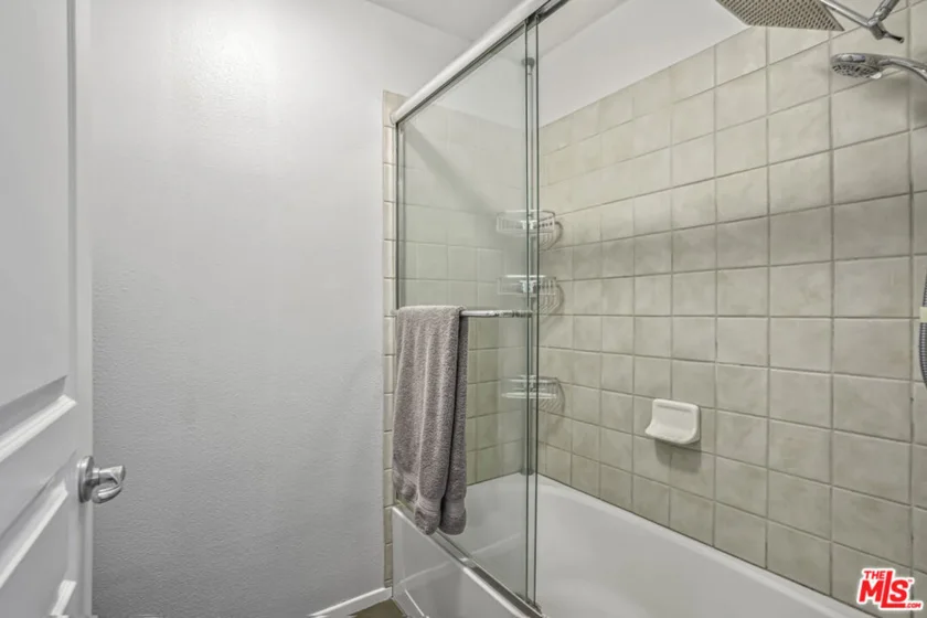 7320 Hawthorn Avenue #315 photo 8