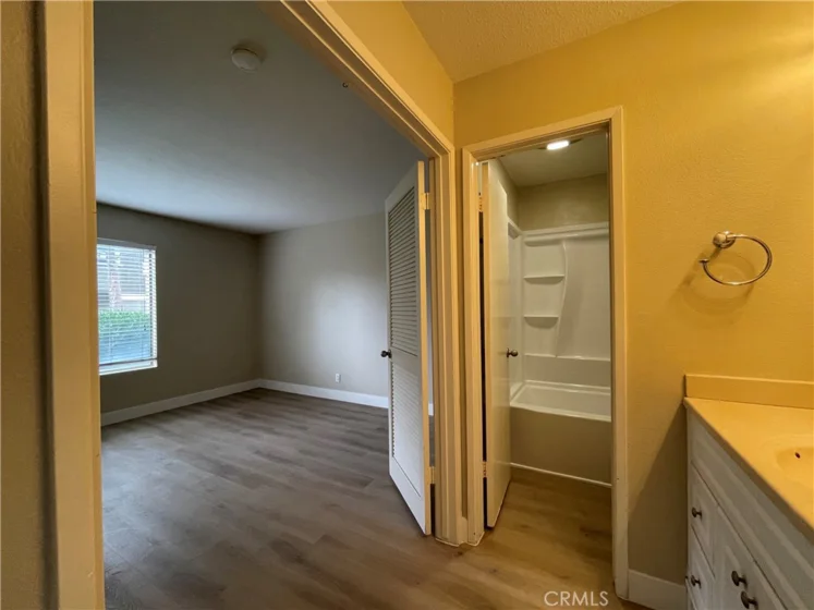 61 Streamwood photo 8