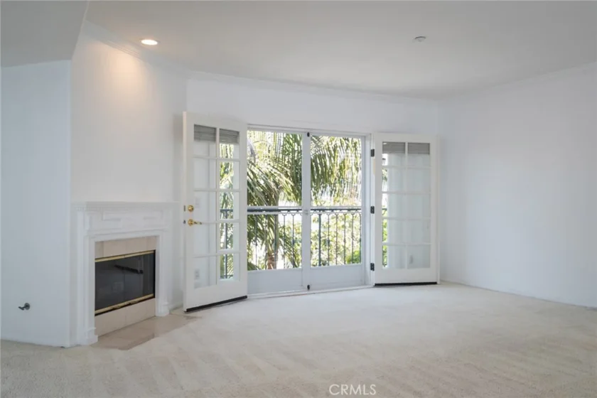 1844 Kelton Avenue #304 photo 1
