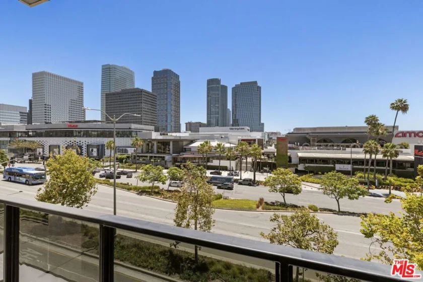 10269 Santa Monica Boulevard photo 4