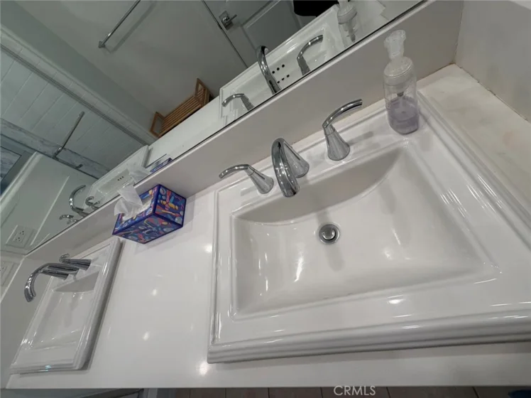 1623 W Glendon photo 16