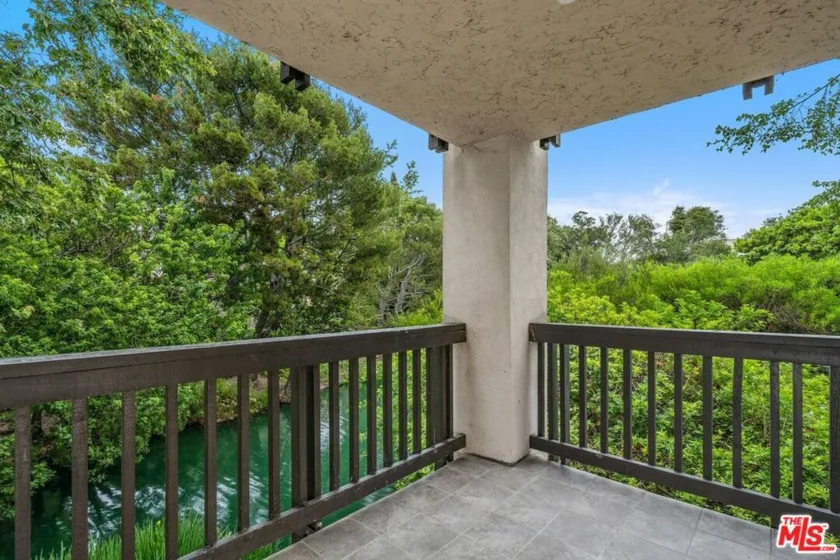 1211 Raintree Circle photo 2
