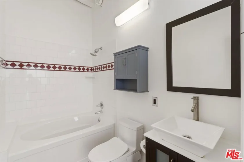 312 W 5th Street #917 photo 8