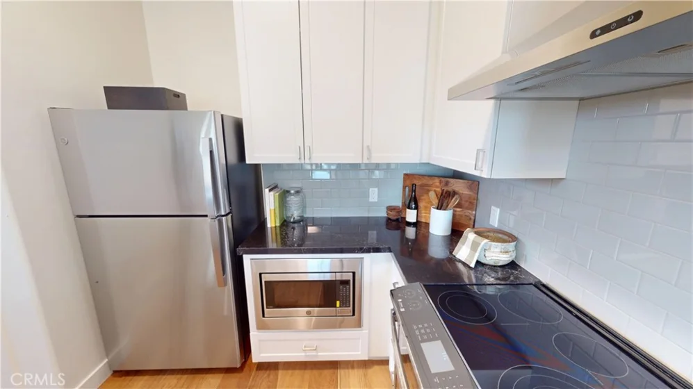 1878 E Walnut Street #203 photo 16