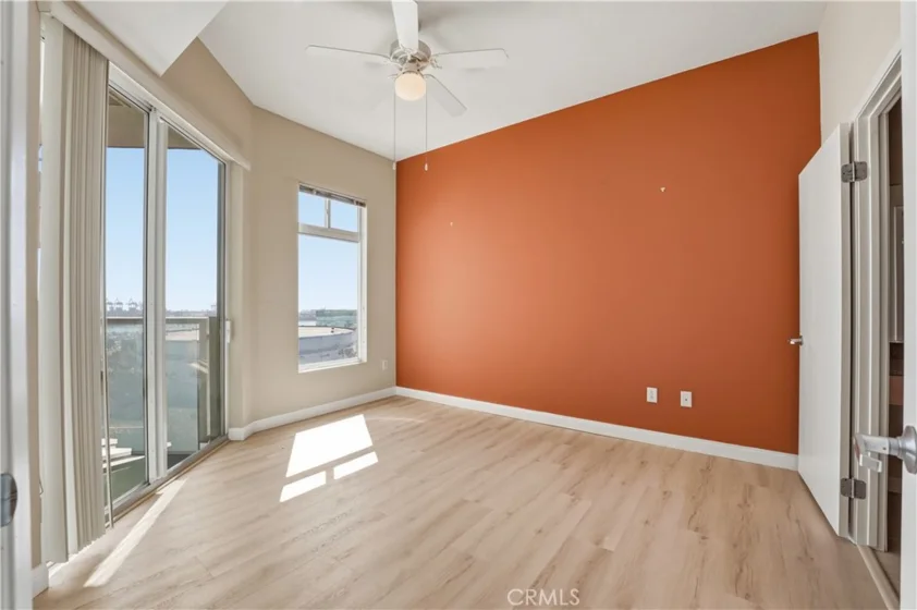 488 E Ocean #1518 photo 3