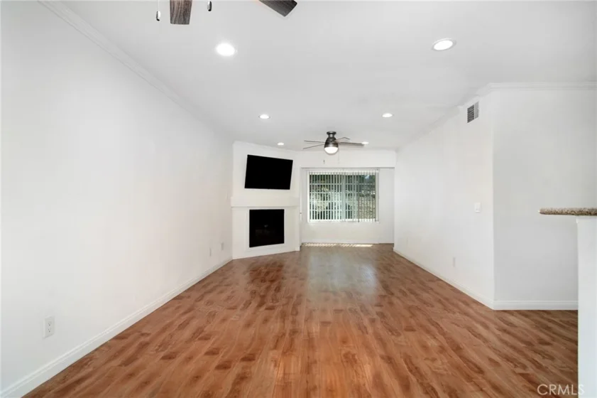 5525 Canoga Avenue #124 photo 2