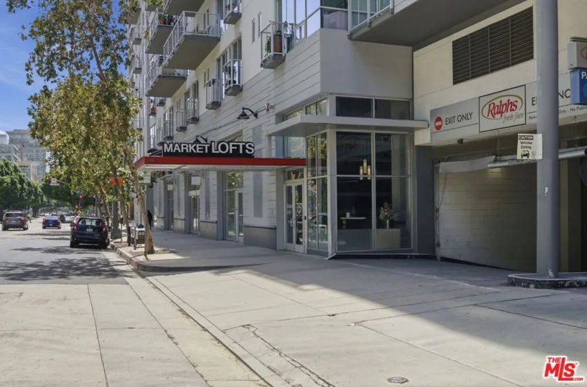 645 W 9th Street #406 photo 24