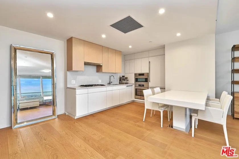 877 Francisco Street #1516 photo 7