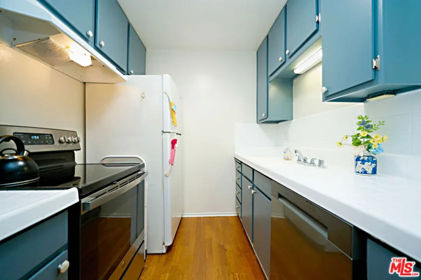 320 S Ardmore Avenue #323 photo 4