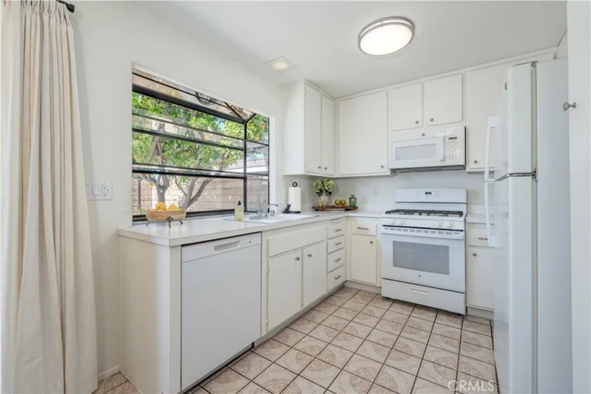 13131 Ferndale photo 1