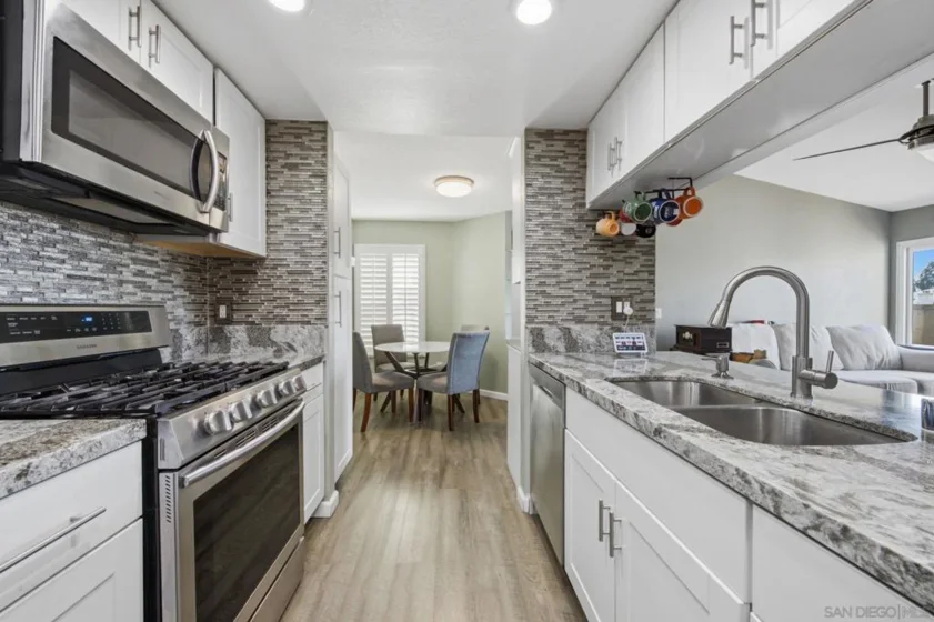2055 Lakeridge #301 photo 15