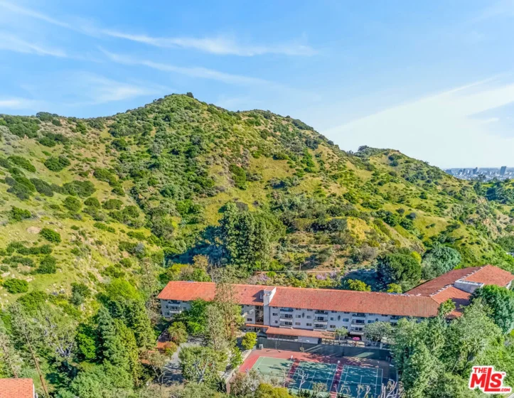 2700 Cahuenga Boulevard #4220 photo 25