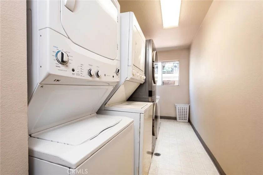 4536 Colbath Avenue #102 photo 19