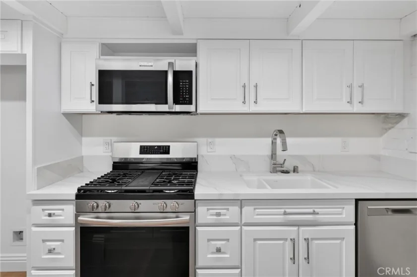 5068 Lakeview photo 8