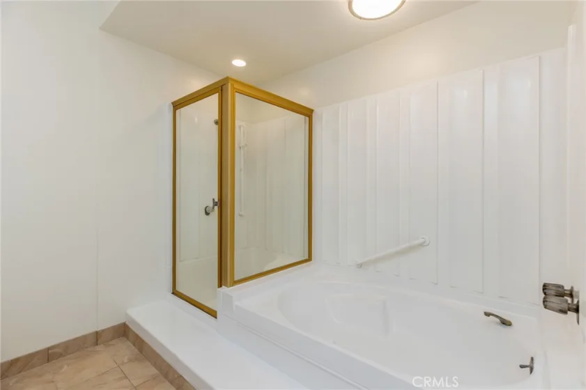 5216 Yarmouth Avenue #105 photo 21