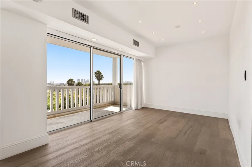 999 N Doheny Drive #310 photo 23