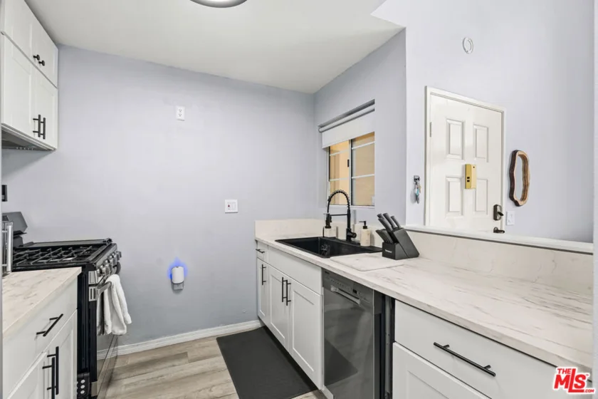 11150 Glenoaks Boulevard #178 photo 24