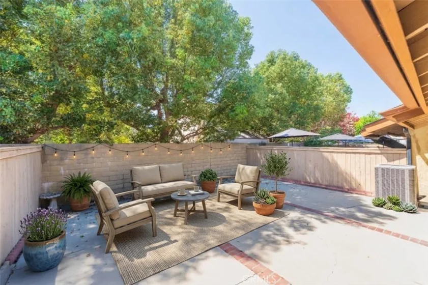 970 S Laurelwood photo 27
