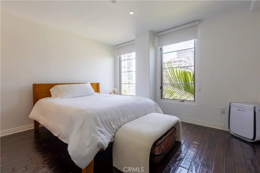 10795 Wilshire Boulevard #402 photo 20