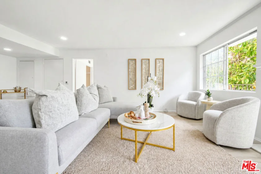 4249 Longridge Avenue #209 photo 26