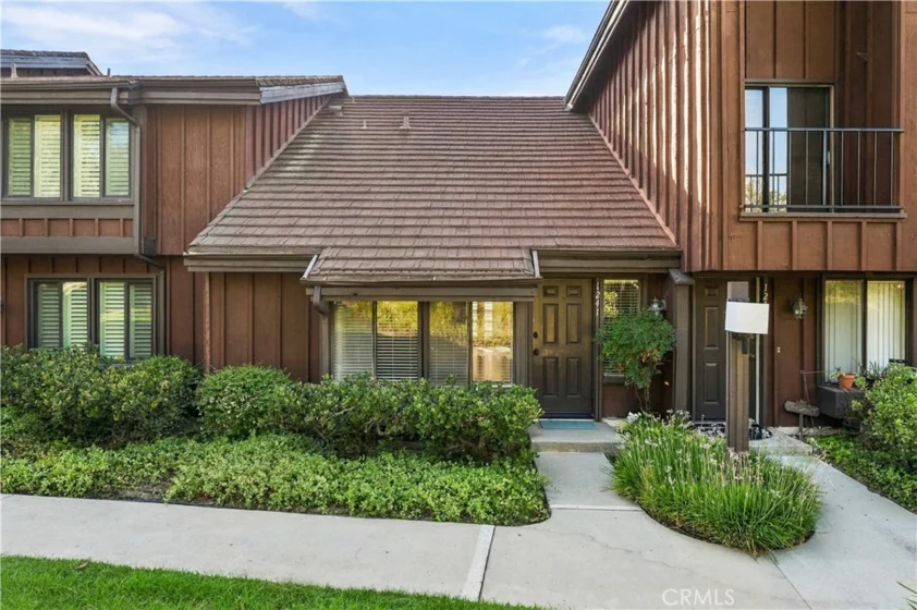 1241 Stonewood Court photo 1