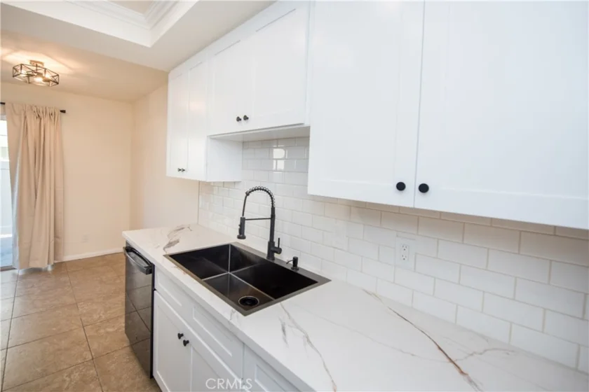 811 Pillar Point Way photo 5
