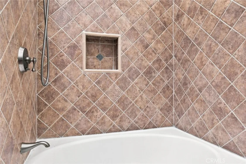 2538 W Macarthur Boulevard ##J photo 13