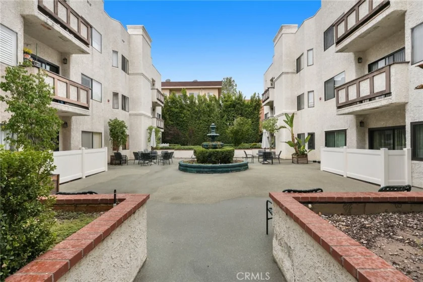 17914 Magnolia Boulevard #135 photo 26