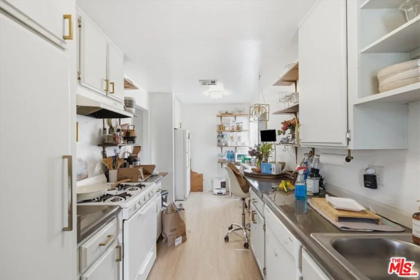 12940 Riverside Drive #201 photo 19