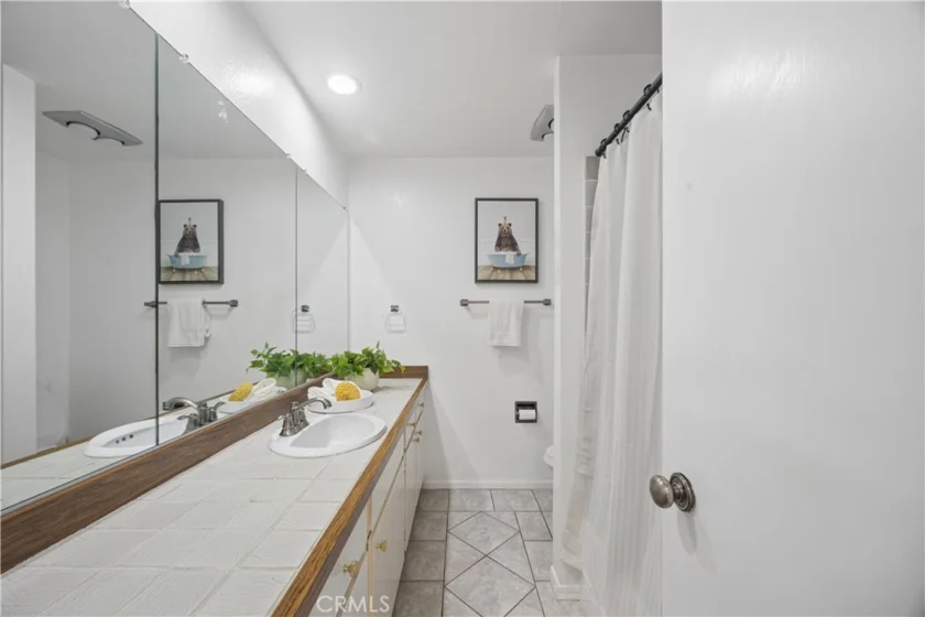 7303 N Marina Pacifica Drive photo 14
