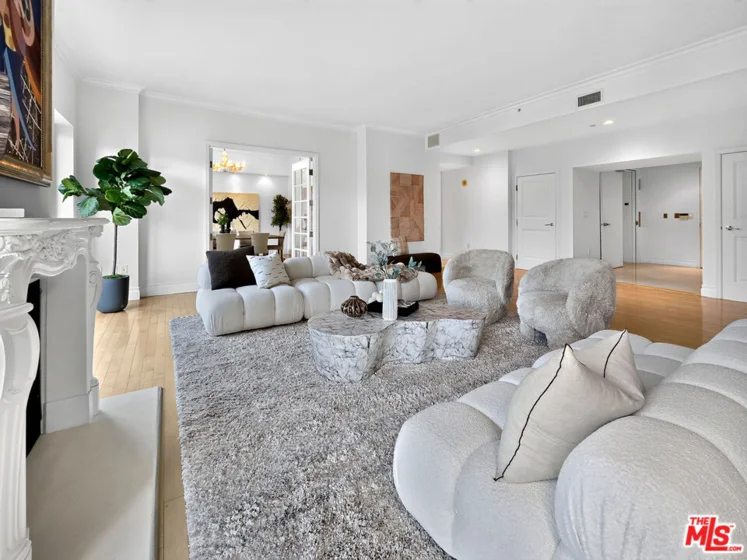 10727 Wilshire Boulevard #404 photo 6