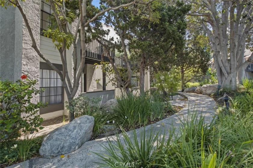 2538 W Macarthur Boulevard ##J photo 29