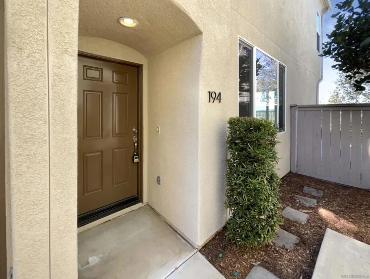194 Aurora Avenue photo 1