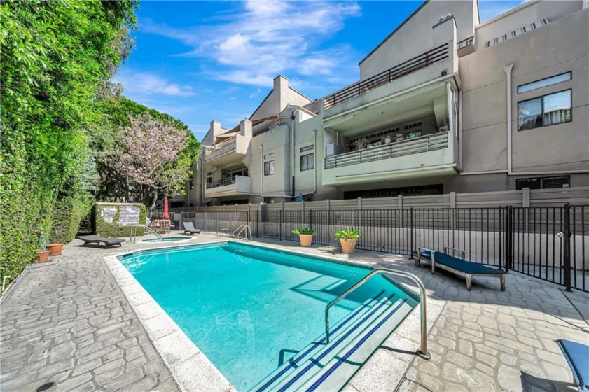 4477 Woodman Avenue #305 photo 31