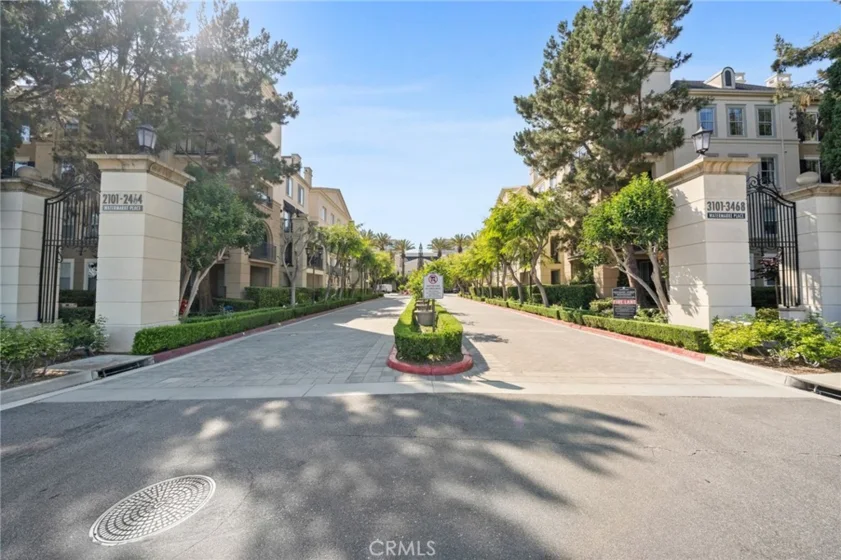 3273 Watermarke Place photo 4