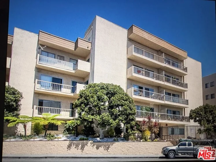 622 S Barrington Avenue #408 photo 17
