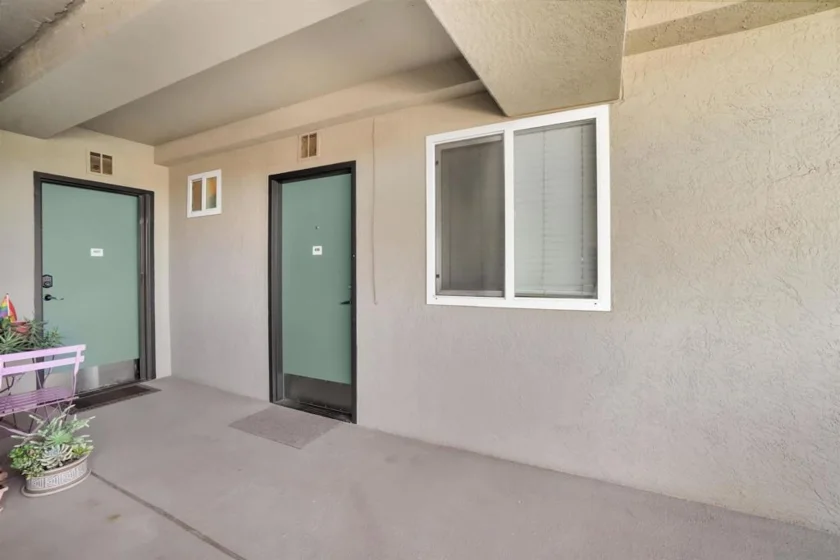 2828 University Avenue #406 photo 2