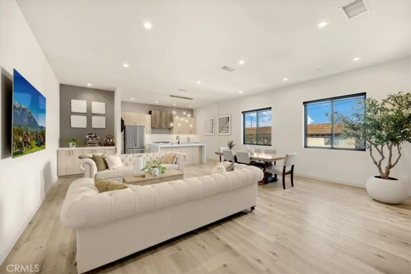 756 W 19th Street #B photo 3