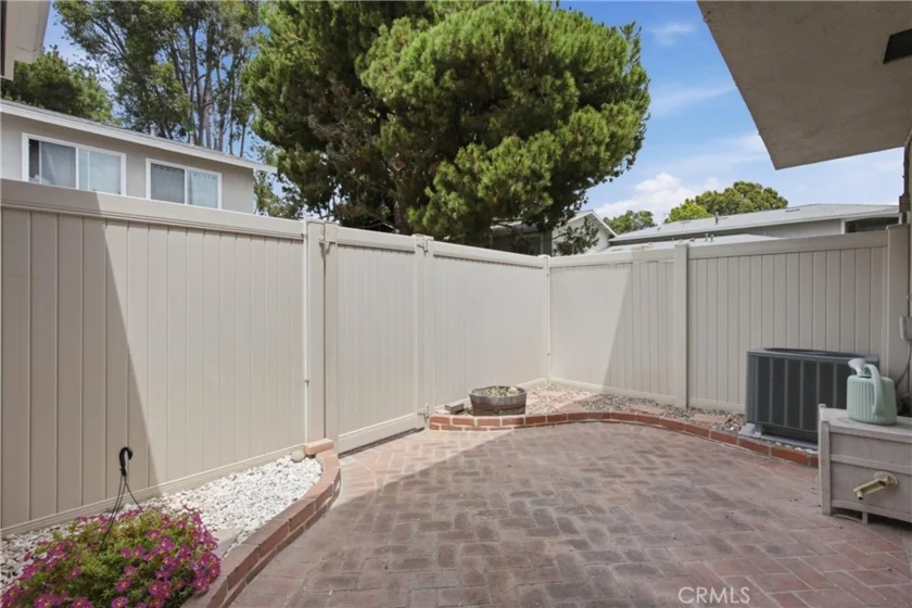 2515 S. Laurelwood photo 9