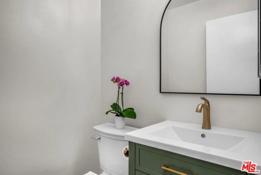 10751 Wilshire Boulevard #909 photo 3