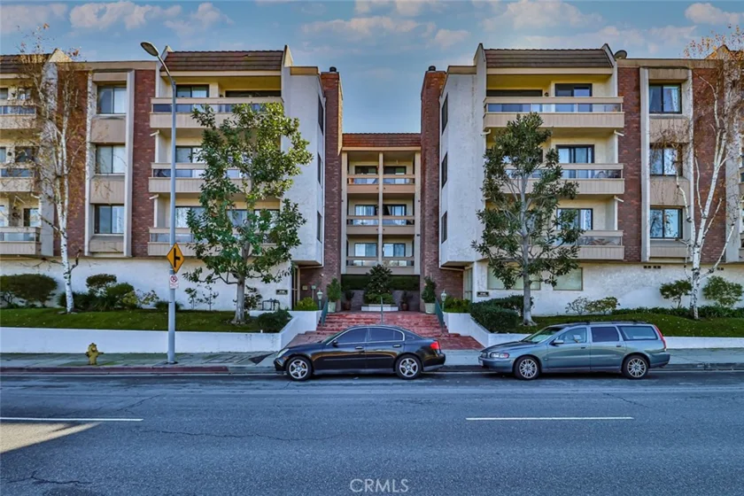 17130 Burbank Boulevard #301 photo 1