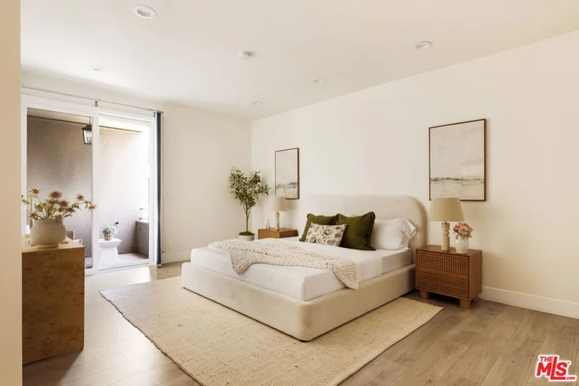8455 Fountain Avenue #504 photo 22