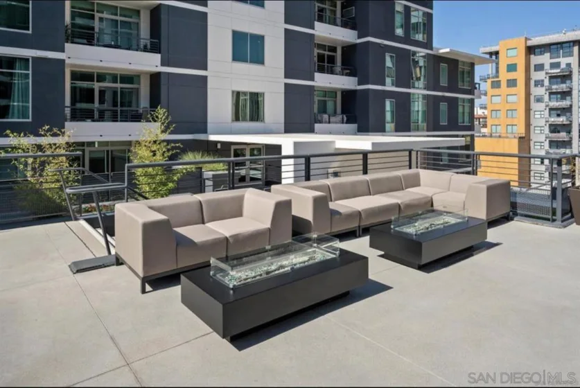 425 W Beech Street #325 photo 17