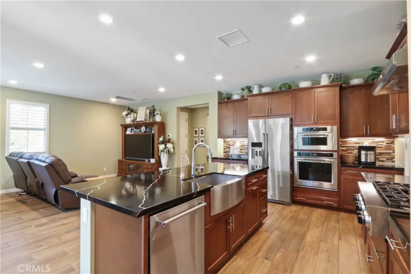 10902 Flora Park Way photo 8