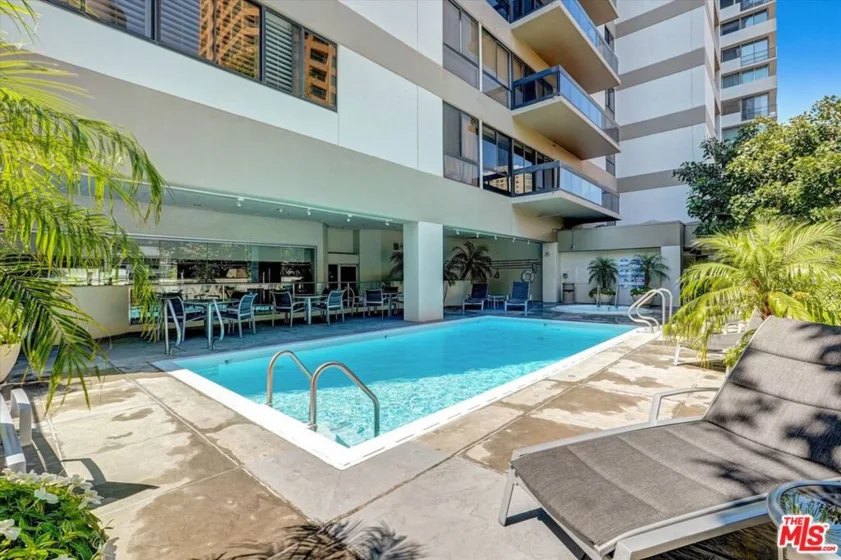 10445 Wilshire Boulevard #504 photo 38