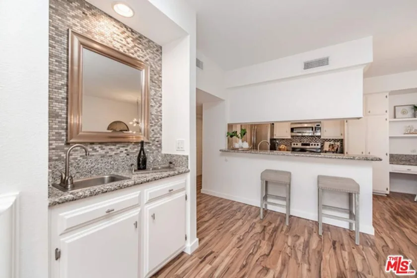 5139 Balboa Boulevard #203 photo 5