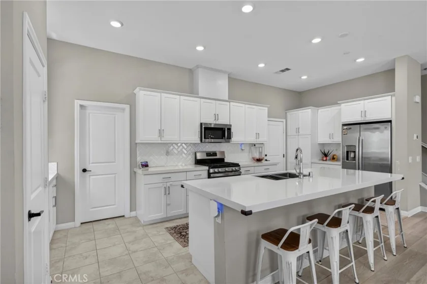 2098 Bluestone photo 7
